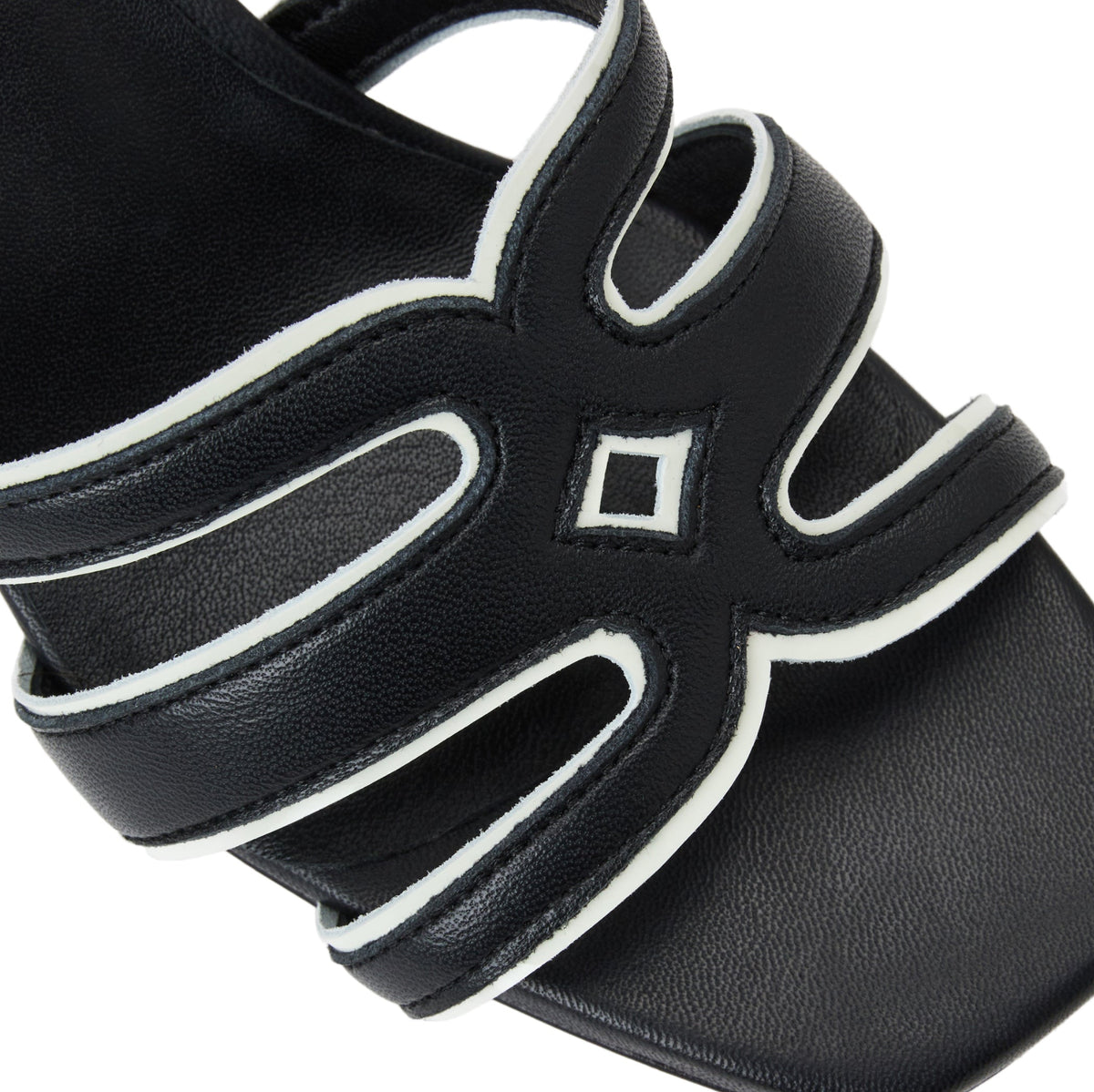 Enora Black Nappa/Bone Women | Bruno Magli Classic